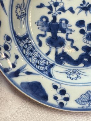 Six Chinese blue and white plates, a dish and a large tile, Yongzheng/Qianlong — foto 15