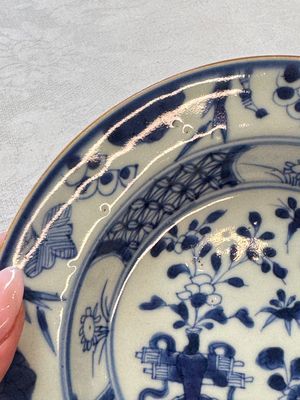 Six Chinese blue and white plates, a dish and a large tile, Yongzheng/Qianlong — foto 16