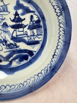 Six Chinese blue and white plates, a dish and a large tile, Yongzheng/Qianlong — foto 29