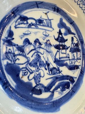 Six Chinese blue and white plates, a dish and a large tile, Yongzheng/Qianlong — foto 30