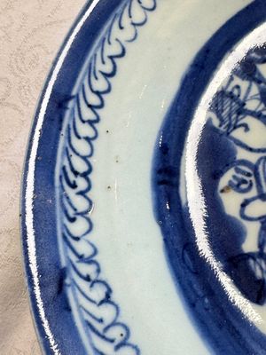 Six Chinese blue and white plates, a dish and a large tile, Yongzheng/Qianlong — foto 32