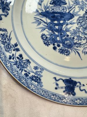 Six Chinese blue and white plates, a dish and a large tile, Yongzheng/Qianlong — foto 39