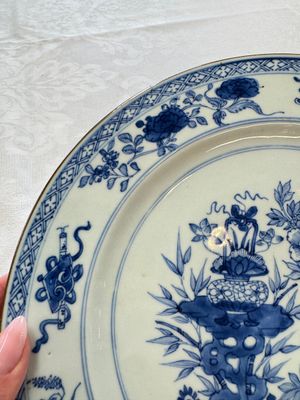 Six Chinese blue and white plates, a dish and a large tile, Yongzheng/Qianlong — foto 40