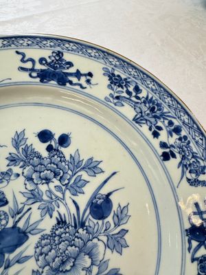 Six Chinese blue and white plates, a dish and a large tile, Yongzheng/Qianlong — foto 41
