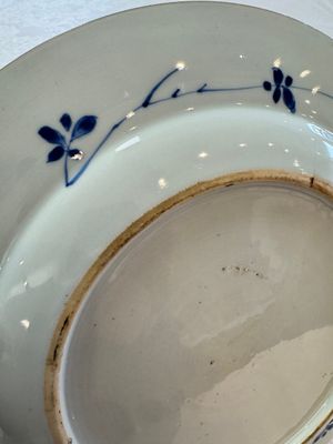Six Chinese blue and white plates, a dish and a large tile, Yongzheng/Qianlong — foto 49