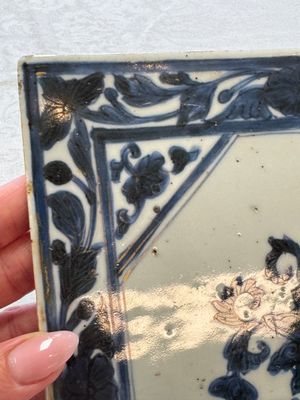 Six Chinese blue and white plates, a dish and a large tile, Yongzheng/Qianlong — foto 53