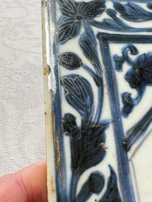 Six Chinese blue and white plates, a dish and a large tile, Yongzheng/Qianlong — foto 57