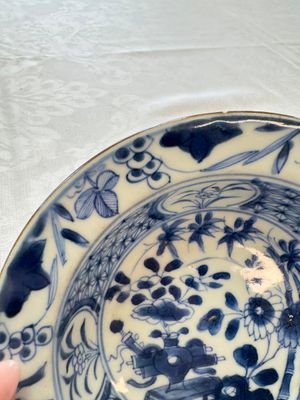 Six Chinese blue and white plates, a dish and a large tile, Yongzheng/Qianlong — foto 6