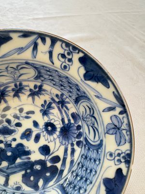 Six Chinese blue and white plates, a dish and a large tile, Yongzheng/Qianlong — foto 7