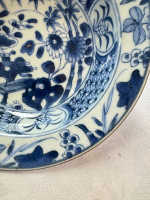 Six Chinese blue and white plates, a dish and a large tile, Yongzheng/Qianlong — foto 8
