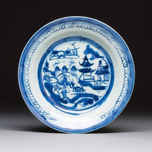 Six Chinese blue and white plates, a dish and a large tile, Yongzheng/Qianlong — foto 4