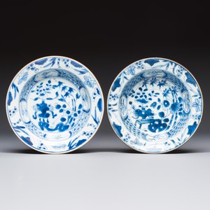 Six Chinese blue and white plates, a dish and a large tile, Yongzheng/Qianlong — foto 6