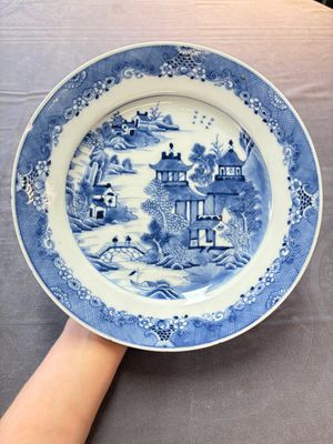 Six Chinese blue and white plates and a dish with landscape design, 18th C. — photo 4