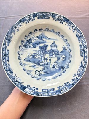 Six Chinese blue and white plates and a dish with landscape design, 18th C. — photo 10