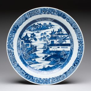 Six Chinese blue and white plates and a dish with landscape design, 18th C. — photo 2