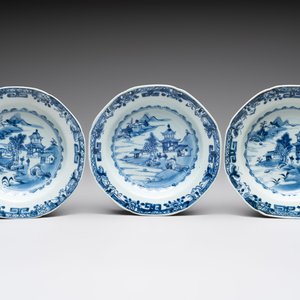Six Chinese blue and white plates and a dish with landscape design, 18th C. — photo 6