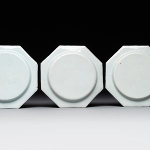 Six Chinese blue and white plates probably after a European silver model, Qianlong — photo 5