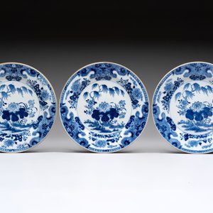 Six Chinese blue and white plates with floral design, Qianlong — 照片 4