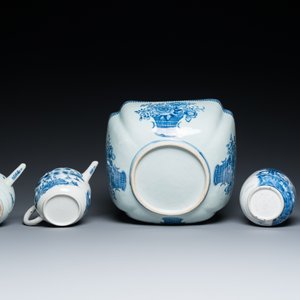 Six Chinese blue and white porcelain wares, Qianlong — 照片 9