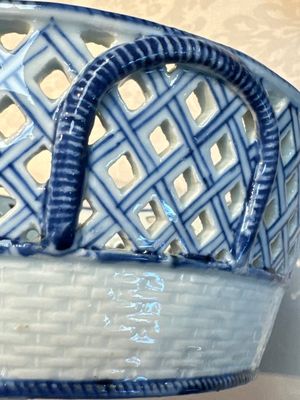 Six Chinese blue and white reticulated baskets with pagodas along a river, Qianlong — photo 14