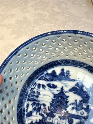 Six Chinese blue and white reticulated baskets with pagodas along a river, Qianlong — photo 17