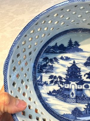 Six Chinese blue and white reticulated baskets with pagodas along a river, Qianlong — photo 4