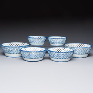 Six Chinese blue and white reticulated baskets with pagodas along a river, Qianlong — photo 1