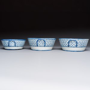 Six Chinese blue and white reticulated baskets with pagodas along a river, Qianlong — photo 11