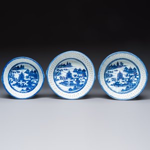 Six Chinese blue and white reticulated baskets with pagodas along a river, Qianlong — photo 13