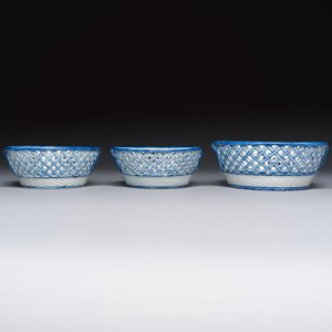 Six Chinese blue and white reticulated baskets with pagodas along a river, Qianlong — photo 2
