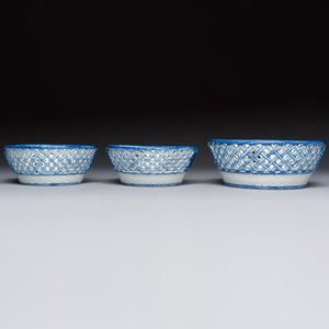 Six Chinese blue and white reticulated baskets with pagodas along a river, Qianlong — photo 4