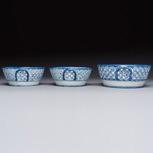 Six Chinese blue and white reticulated baskets with pagodas along a river, Qianlong — photo 5