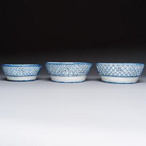 Six Chinese blue and white reticulated baskets with pagodas along a river, Qianlong — photo 8