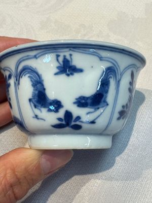 Six Chinese blue and white 'Rooster' cups and saucers, Kangxi — photo 2