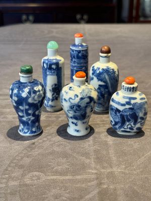 Six Chinese blue and white snuff bottles, 19th C. — photo 1