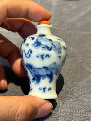 Six Chinese blue and white snuff bottles, 19th C. — photo 12