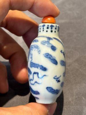 Six Chinese blue and white snuff bottles, 19th C. — photo 22