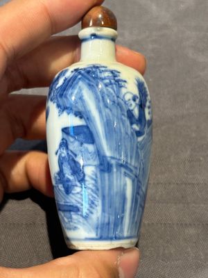 Six Chinese blue and white snuff bottles, 19th C. — photo 26