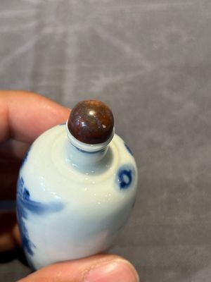 Six Chinese blue and white snuff bottles, 19th C. — photo 29
