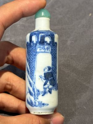 Six Chinese blue and white snuff bottles, 19th C. — photo 31