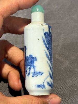 Six Chinese blue and white snuff bottles, 19th C. — photo 32