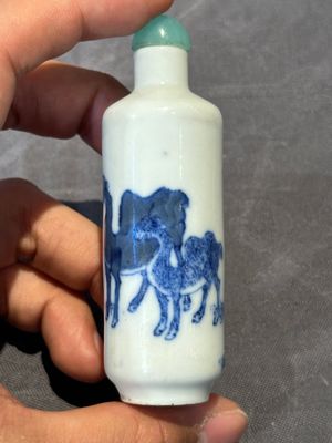 Six Chinese blue and white snuff bottles, 19th C. — photo 33