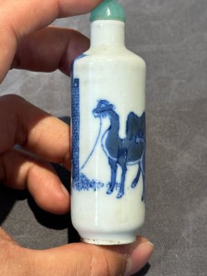 Six Chinese blue and white snuff bottles, 19th C. — photo 34