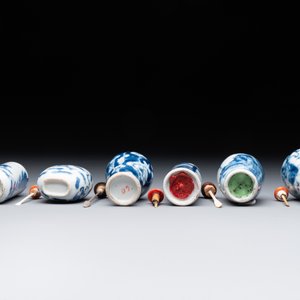 Six Chinese blue and white snuff bottles, 19th C. — photo 6