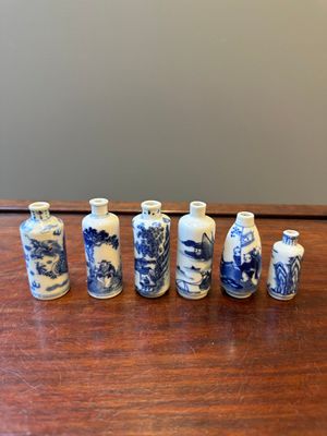 Six Chinese blue and white snuff bottles, 19th C. — photo 1