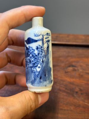 Six Chinese blue and white snuff bottles, 19th C. — photo 15