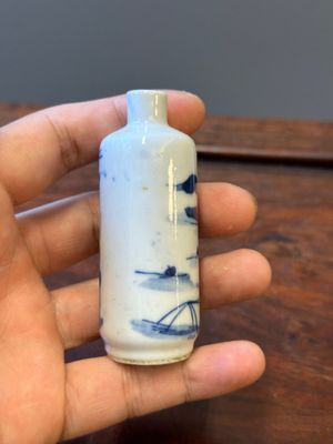 Six Chinese blue and white snuff bottles, 19th C. — photo 16