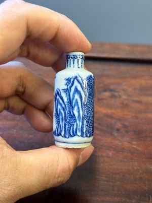 Six Chinese blue and white snuff bottles, 19th C. — photo 3