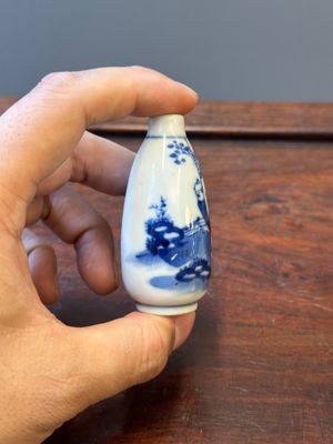 Six Chinese blue and white snuff bottles, 19th C. — photo 9
