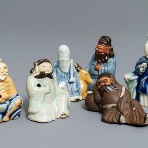 Six Chinese blue, white and celadon biscuit figures, Qianlong — 照片 1